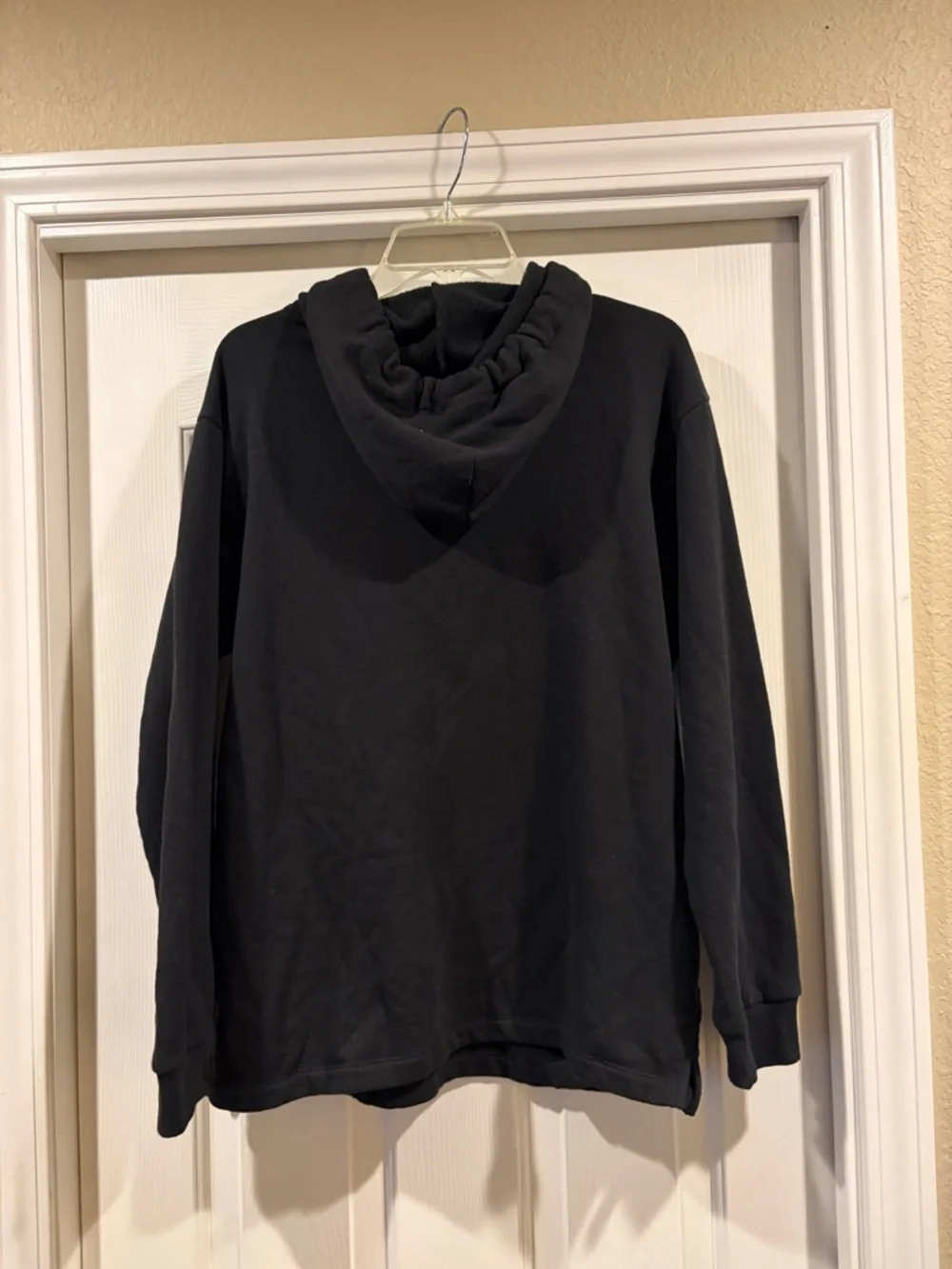 PINK Victoria's Secret Women's Black Pullover Hoodie with Logo w/pockets M - Picture 4 of 5